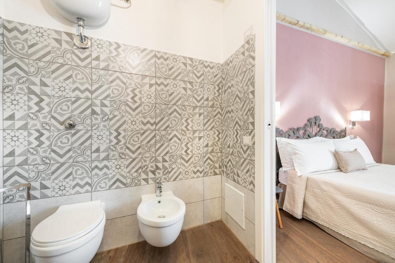 Promenade Boutique Rooms - City Centre Cagliari Bagian luar foto