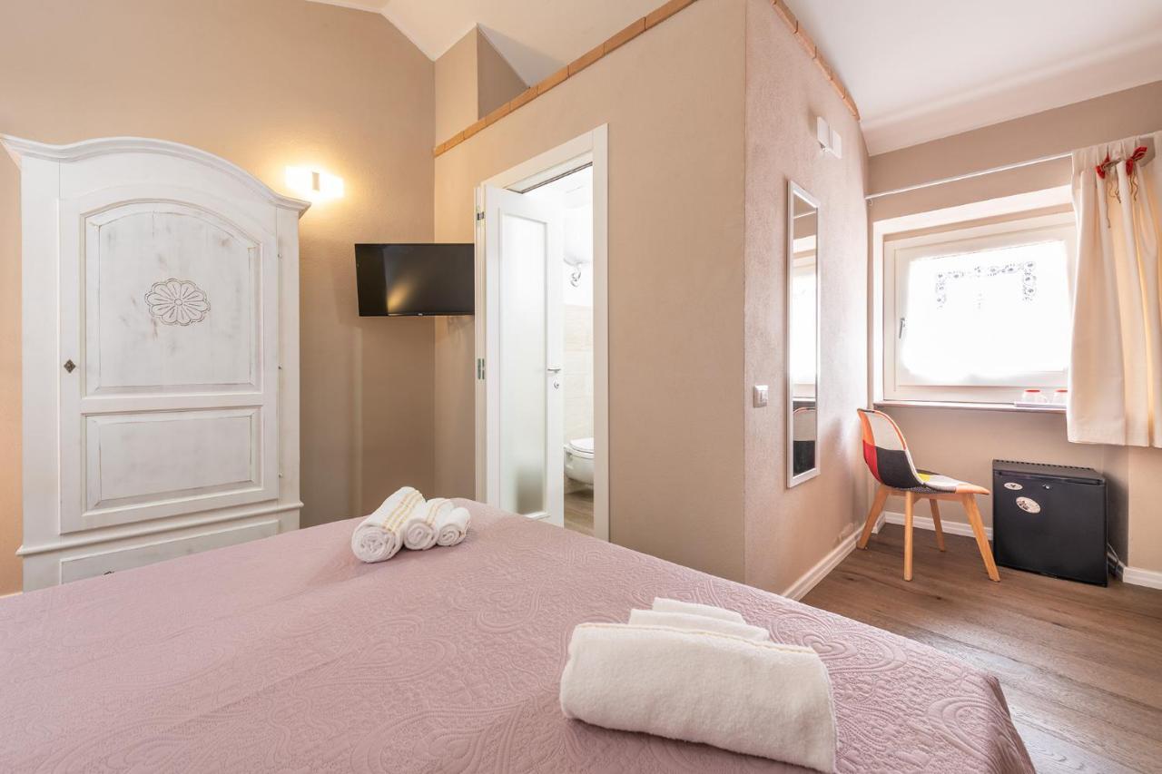 Promenade Boutique Rooms - City Centre Cagliari Bagian luar foto