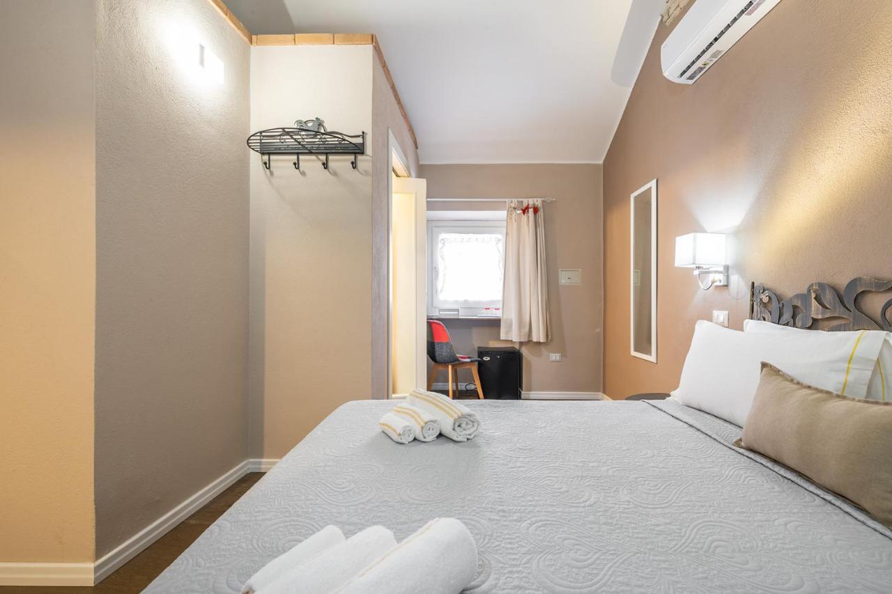 Promenade Boutique Rooms - City Centre Cagliari Bagian luar foto